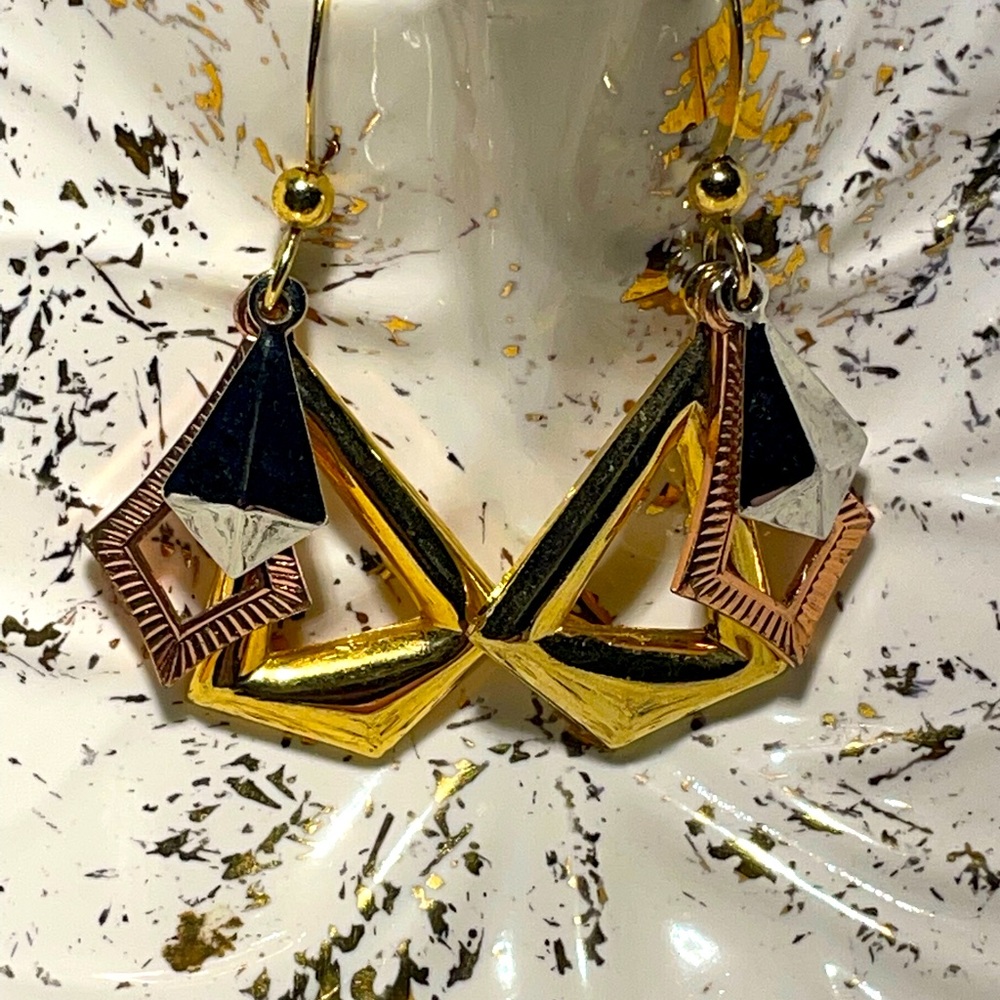 Tri color dangle earrings